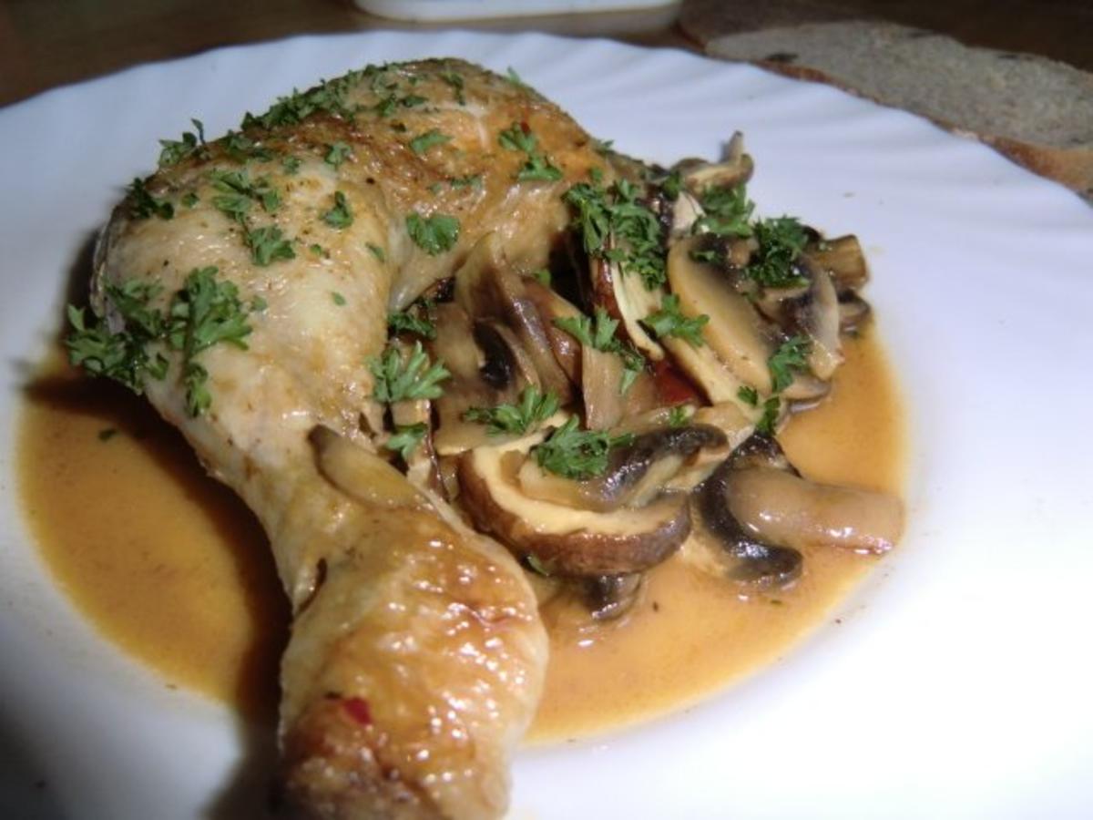 Hähnchenschenkel mit braunen Champignons - Rezept - kochbar.de