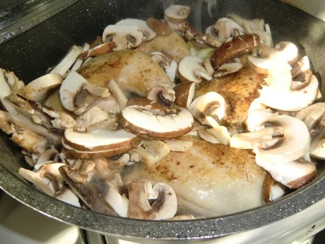 Rezept: Hähnchenschenkel mit braunen Champignons Bild Nr. 3 Hähnchenschenkel mit braunen Champignons - Rezept - Bild Nr. 3