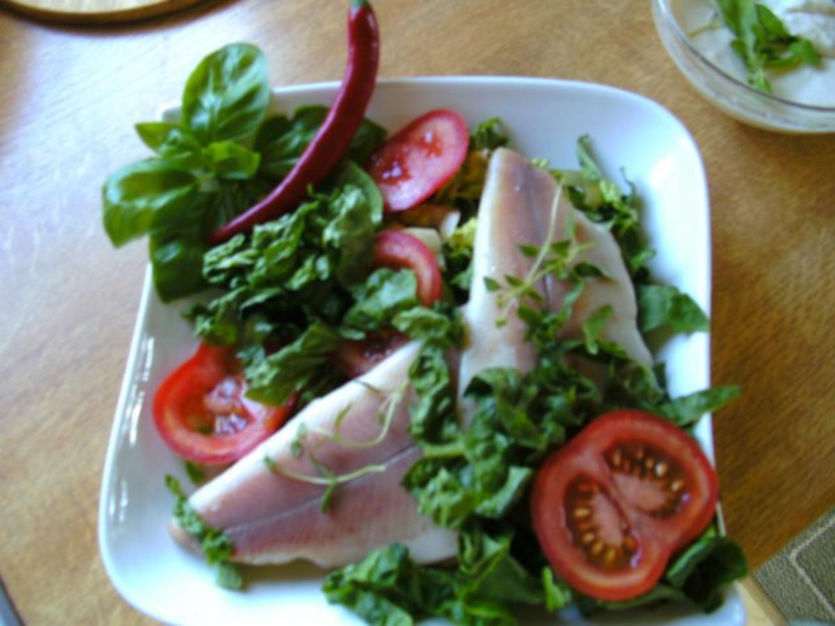 Salat mit geräucherte Forellenfiet.. mit Meerrettich-Dressing - Rezept - Bild Nr. 3