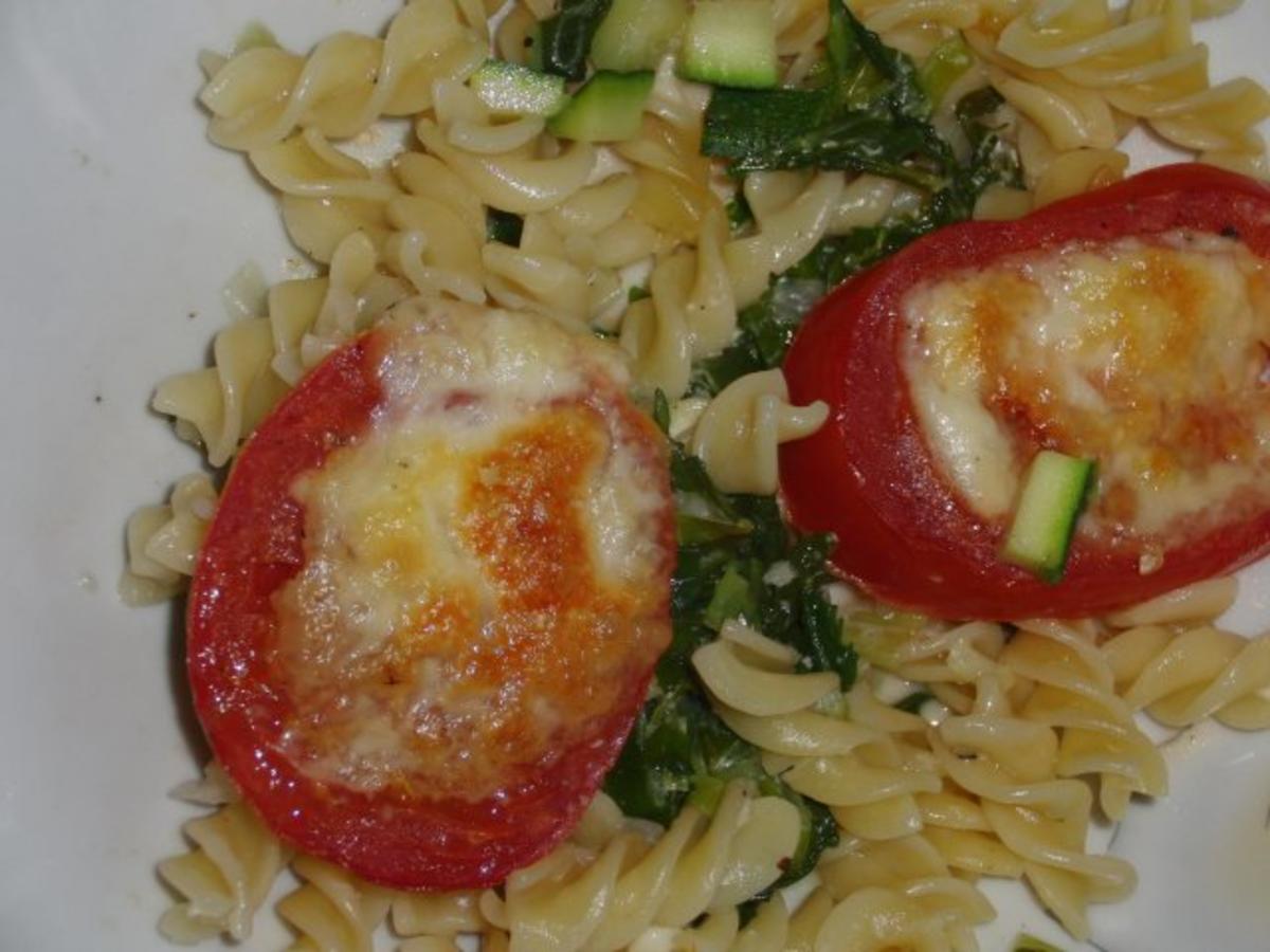 Vegetarisch : Nudelauflauf mit Rucola, Zucchini, Tomate und Mozarella ...