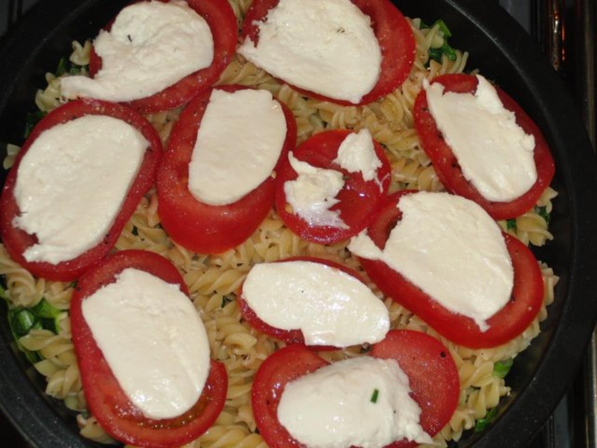 Vegetarisch : Nudelauflauf mit Rucola, Zucchini, Tomate und Mozarella - Rezept - Bild Nr. 3