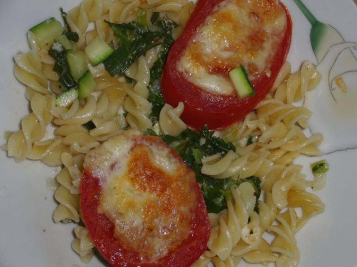 Vegetarisch : Nudelauflauf mit Rucola, Zucchini, Tomate und Mozarella ...