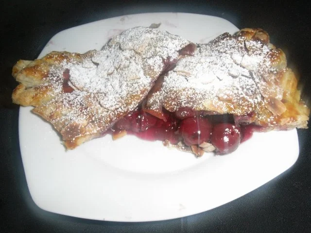 BiNe` S KIRSCHTASCHEN MIT MANDELN - Rezept