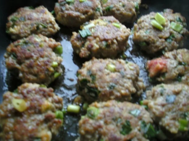 Frikadellen.. Bulletten.. mit Frühlingszwiebel - Rezept