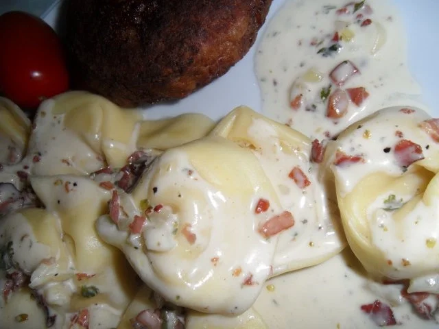 Tortellini mit sahniger Speck-Sauce; pikant - Rezept - Bild Nr. 4