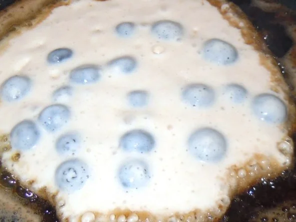 Rezept: Pancakes mit und ohne Heidelbeeren Bild Nr. 6 Pancakes mit und ohne Heidelbeeren - Rezept - Bild Nr. 6