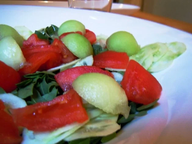 Rinderhack im Speckmantel auf Salat mit Melonendressing - Rezept - Bild Nr. 8