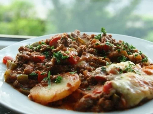 Feuriger Kartoffel-Paprika-Hack-Topf - Rezept