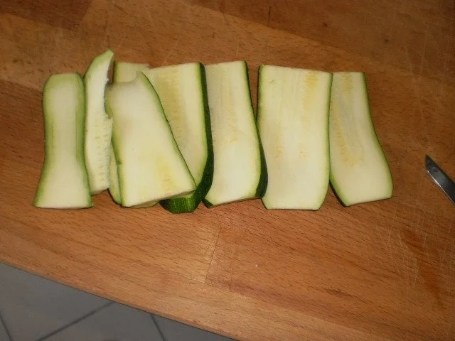 Rezept: Puten-Zuccini-Röllchen mit Spinat Bild Nr. 3 Puten-Zuccini-Röllchen mit Spinat - Rezept - Bild Nr. 3