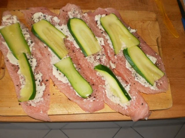 Rezept: Puten-Zuccini-Röllchen mit Spinat Bild Nr. 10 Puten-Zuccini-Röllchen mit Spinat - Rezept - Bild Nr. 10