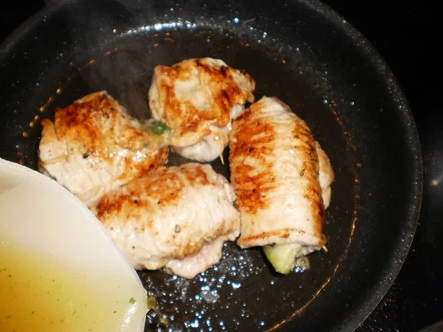 Rezept: Puten-Zuccini-Röllchen mit Spinat Bild Nr. 13 Puten-Zuccini-Röllchen mit Spinat - Rezept - Bild Nr. 13