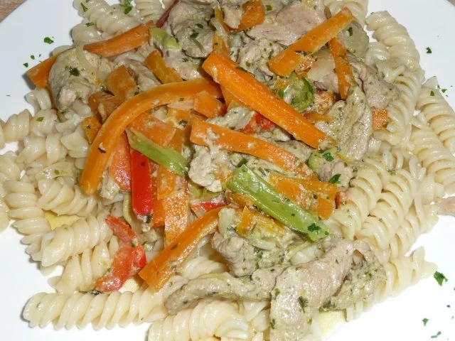 Wok - Schweine- / Gemüsegeschnetzeltes in Bärlauchpestosoße - Rezept