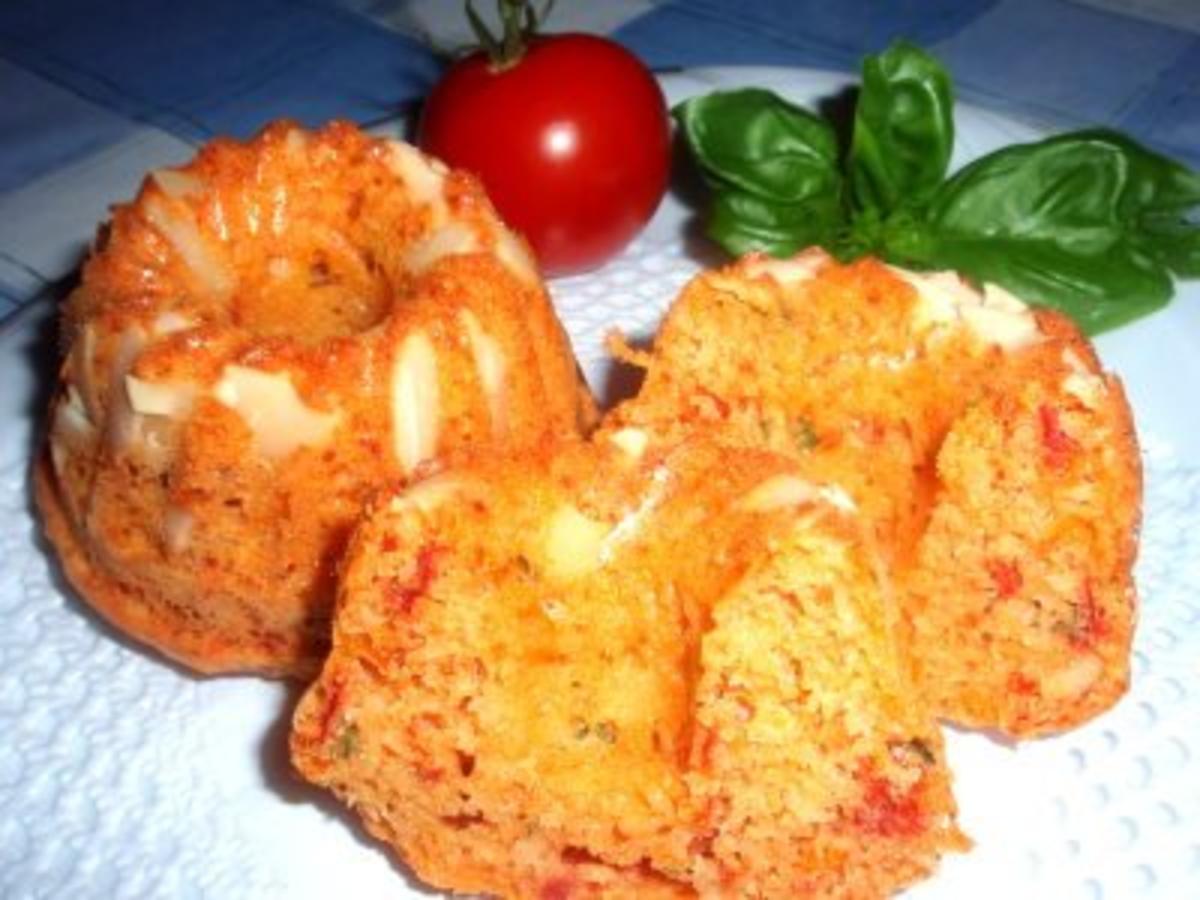 Pikantes: Tomaten-Gugelhupf mit Mandeln - Rezept