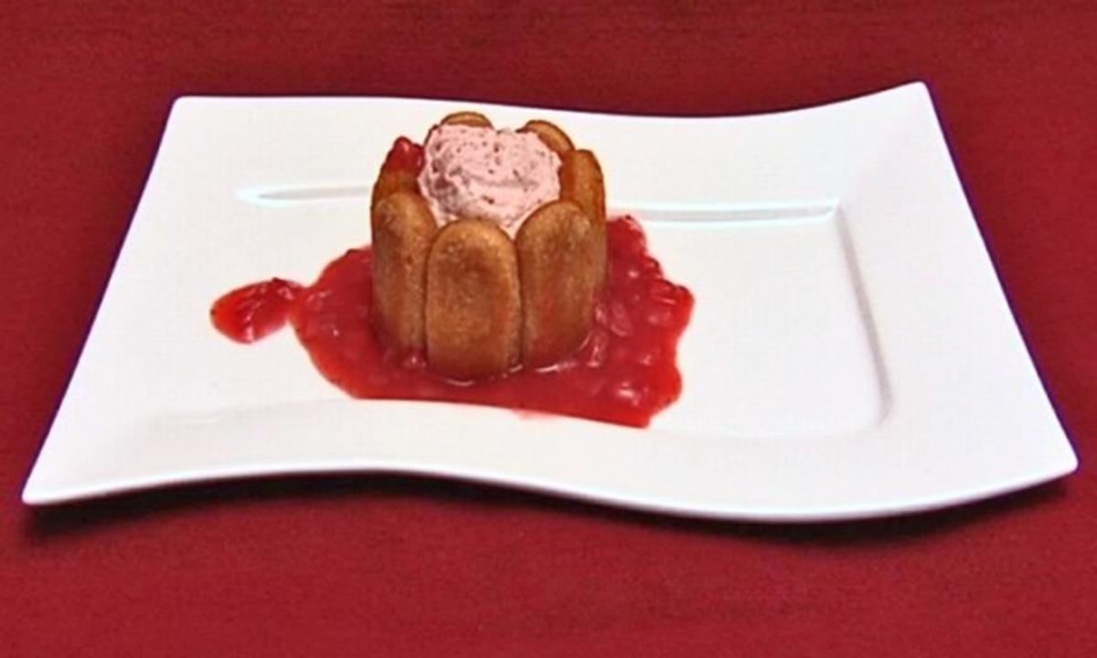 Charlotte aux Fraises mit Erdbeerragout - Rezept von Das perfekte Promi
Dinner