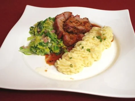 Gegrillter Spanferkelrücken vom Hohenloher Schwein, dazu hausgemachtes Kartoffelpüree - Rezept