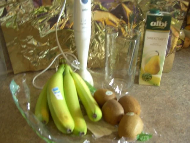 Rezept: Getränk o.A.: Kiwi - Beeren - Schicht - Smoothie Bild Nr. 2 Getränk o.A.: Kiwi - Beeren - Schicht - Smoothie - Rezept - Bild Nr. 2