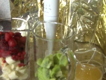 Rezept: Getränk o.A.: Kiwi - Beeren - Schicht - Smoothie Bild Nr. 5 Getränk o.A.: Kiwi - Beeren - Schicht - Smoothie - Rezept - Bild Nr. 5