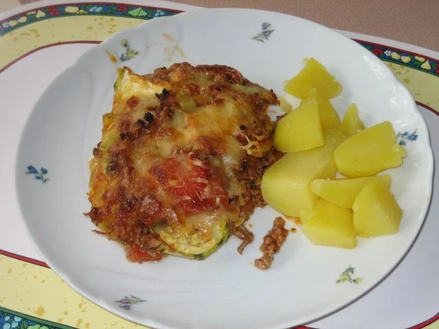 Rezept: Zucchini-Hackfleisch-Auflauf Zucchini-Hackfleisch-Auflauf - Rezept