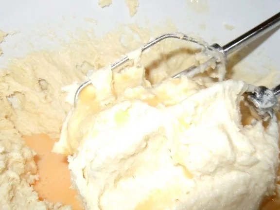 Rezept: White Cakes mit Lemon Curd und Frosting Bild Nr. 2 White Cakes mit Lemon Curd und Frosting - Rezept - Bild Nr. 2