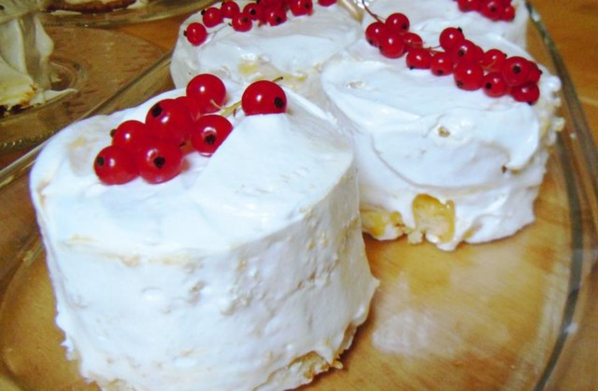 White Cakes mit Lemon Curd und Frosting - Rezept