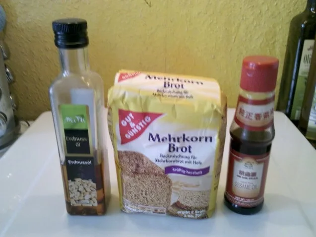 Rezept: Brot: 2. Versuch eines Vollkornbrotes mit Haselnüssen und Sesam Bild Nr. 2 Brot: 2. Versuch eines Vollkornbrotes mit Haselnüssen und Sesam - Rezept - Bild Nr. 2