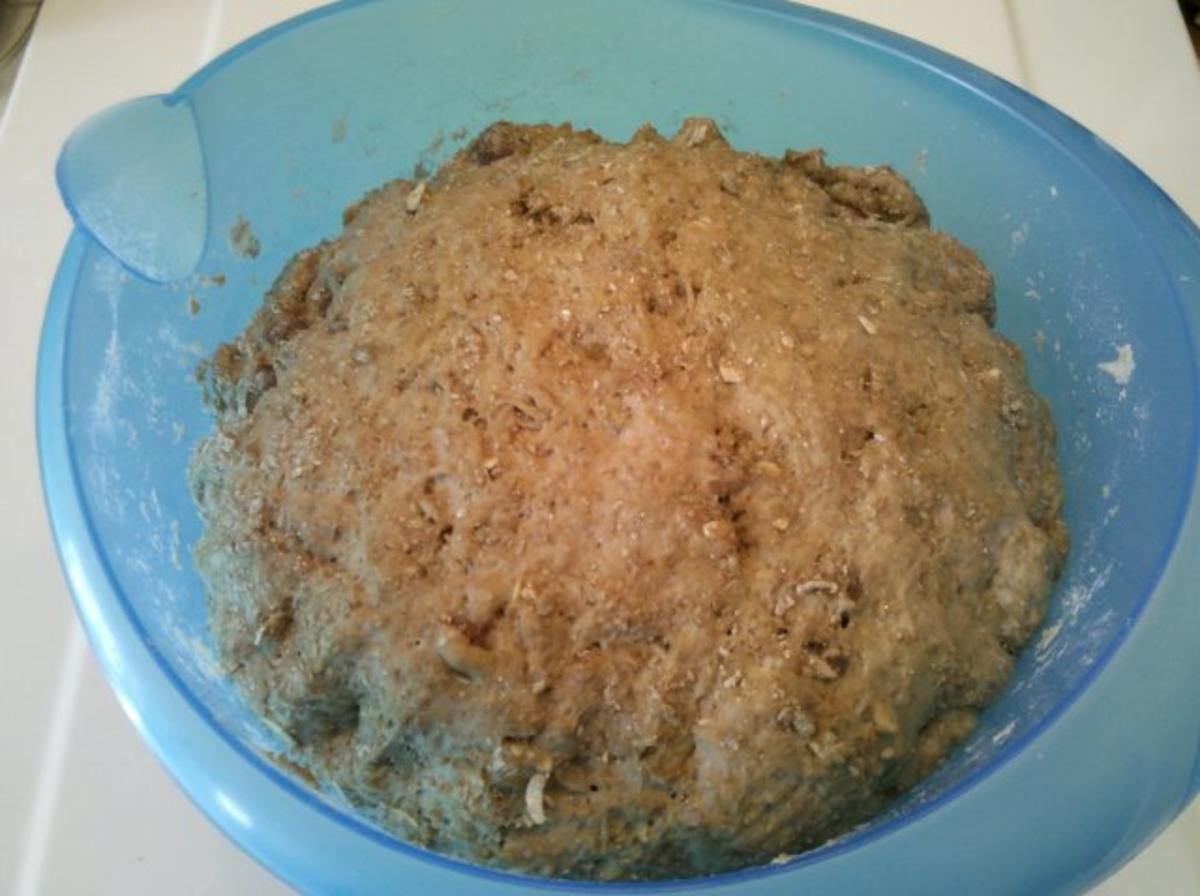 Brot: 2. Versuch eines Vollkornbrotes mit Haselnüssen und Sesam - Rezept - Bild Nr. 4