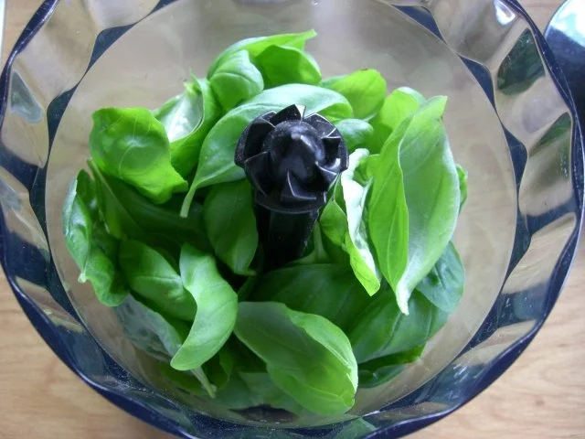 Tiramisu mit Basilikum-Mascarpone und Erdbeeren - Rezept - Bild Nr. 3