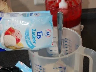 Rezept: Joghurt Fruchteis, Joghurteis mit Früchten Bild Nr. 3 Joghurt Fruchteis, Joghurteis mit Früchten - Rezept - Bild Nr. 3