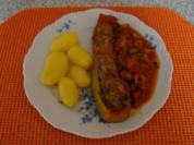 gefüllte Zucchini im Gemüsebeet - Rezept