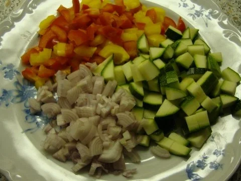 gefüllte Zucchini im Gemüsebeet - Rezept - Bild Nr. 4