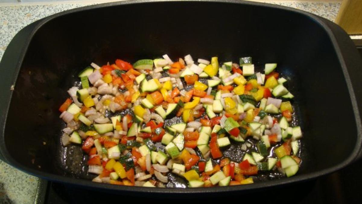 gefüllte Zucchini im Gemüsebeet - Rezept - Bild Nr. 5