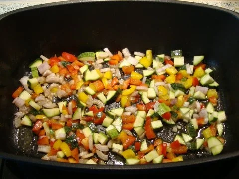 gefüllte Zucchini im Gemüsebeet - Rezept - Bild Nr. 5