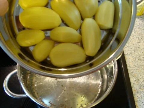 gefüllte Zucchini im Gemüsebeet - Rezept - Bild Nr. 10