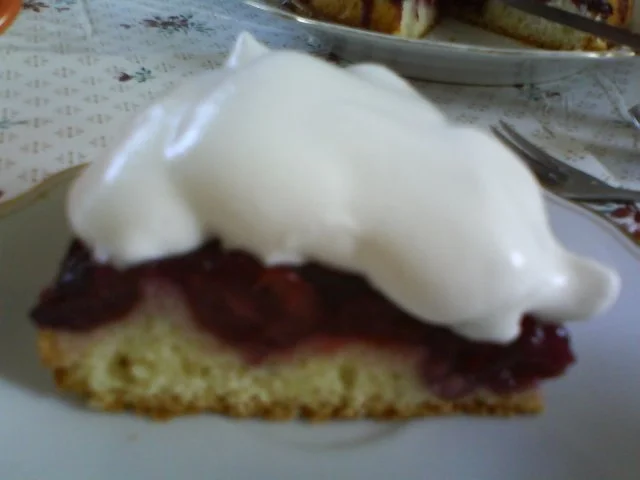 Kirschkuchen mit falscher Schlagsahne - Rezept