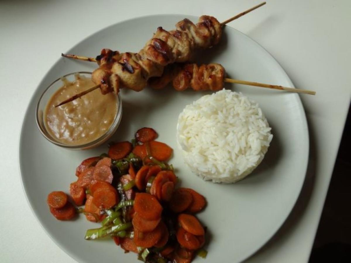 Sate-Spiesse mit Erdnuss-Sauce - Rezept - Bild Nr. 2