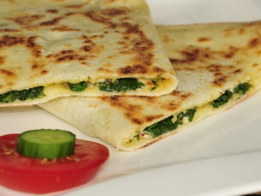 Gözleme, original anatolisches gefülltes Fladenbrot