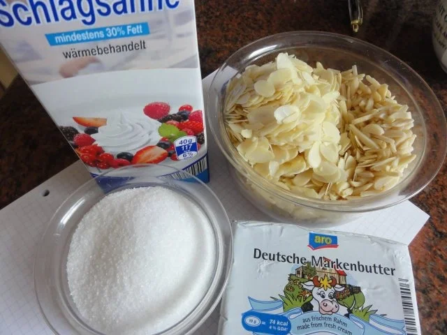 Rezept: Hefe: BIENENSTICH mit Puddingfüllung Bild Nr. 2 Hefe: BIENENSTICH mit Puddingfüllung - Rezept - Bild Nr. 2