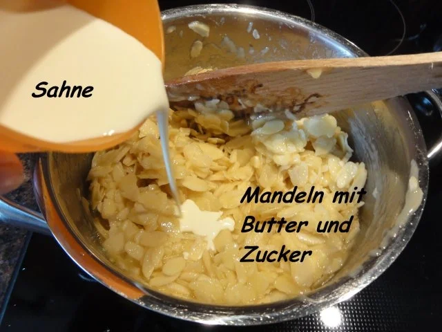 Rezept: Hefe: BIENENSTICH mit Puddingfüllung Bild Nr. 3 Hefe: BIENENSTICH mit Puddingfüllung - Rezept - Bild Nr. 3