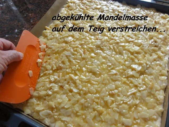 Rezept: Hefe: BIENENSTICH mit Puddingfüllung Bild Nr. 5 Hefe: BIENENSTICH mit Puddingfüllung - Rezept - Bild Nr. 5