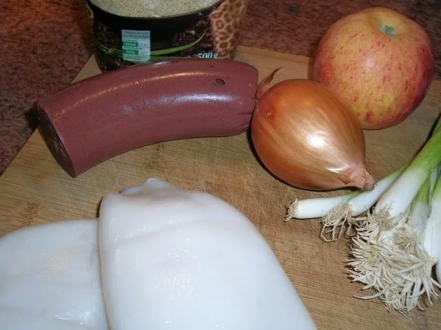 Calamari mit Blutwurstfülle,Tomaten-Couscous,Zwiebellauch-Zitronenmelisseragout - Rezept - Bild Nr. 5