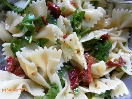 Nudelsalat mit Rucola - Rezept