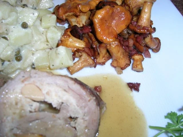 Kalbsroulade mit Pfifferlingfülle an Kartoffel-Ragout mit frischen Pfifferlingen - Rezept - Bild Nr. 10