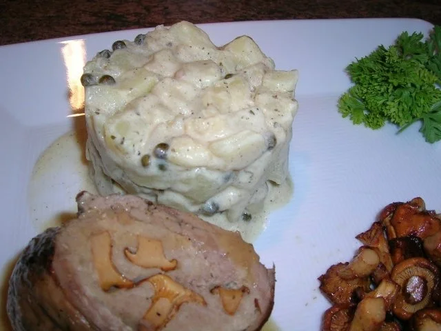 Kalbsroulade mit Pfifferlingfülle an Kartoffel-Ragout mit frischen Pfifferlingen - Rezept - Bild Nr. 3