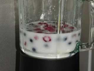 Himbeer-Heidelbeer-Drink - Rezept - Bild Nr. 2