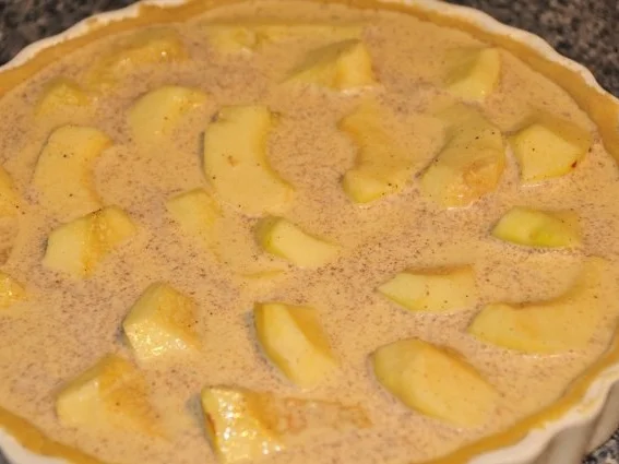 Rezept: Apeltarte mit Marzipanstreusel Bild Nr. 4 Apeltarte mit Marzipanstreusel - Rezept - Bild Nr. 4