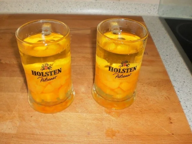 Rezept: Götterspeise-Bierchen mit Vanillinsoße Bild Nr. 3 Götterspeise-Bierchen mit Vanillinsoße - Rezept - Bild Nr. 3