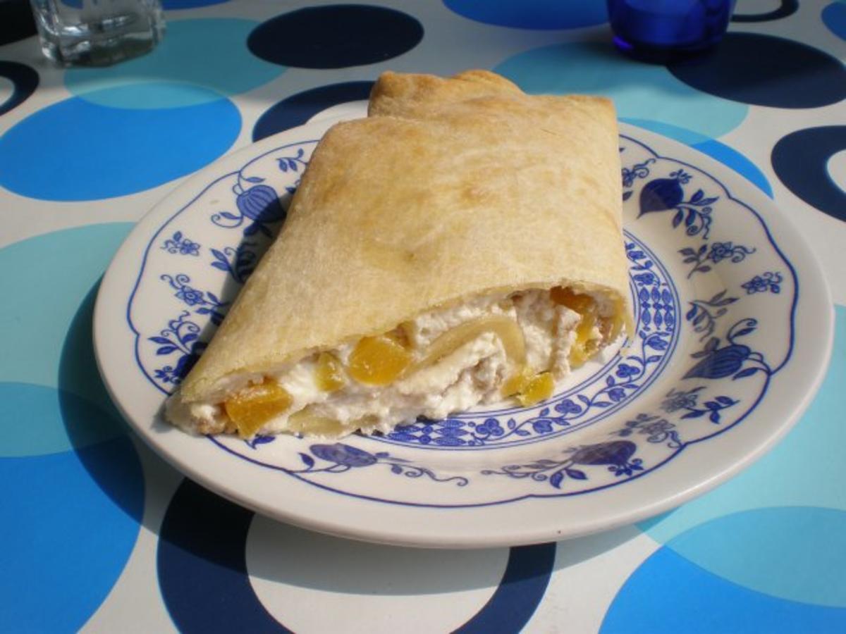 Bilder für Strudel mit Aprikosen und Mandel-Quark - Rezept