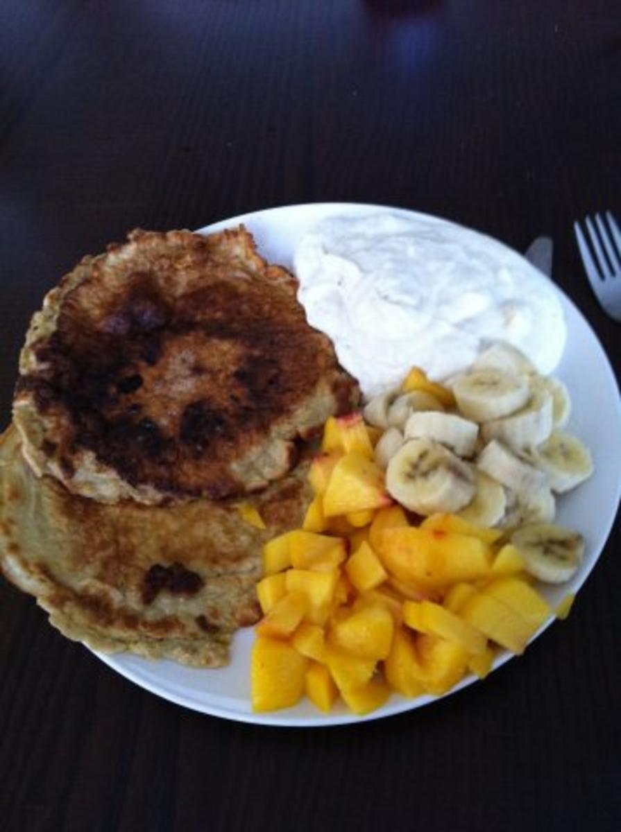 vollkornpfannkuchen mit obstsalat und bananenquark - Rezept - kochbar.de