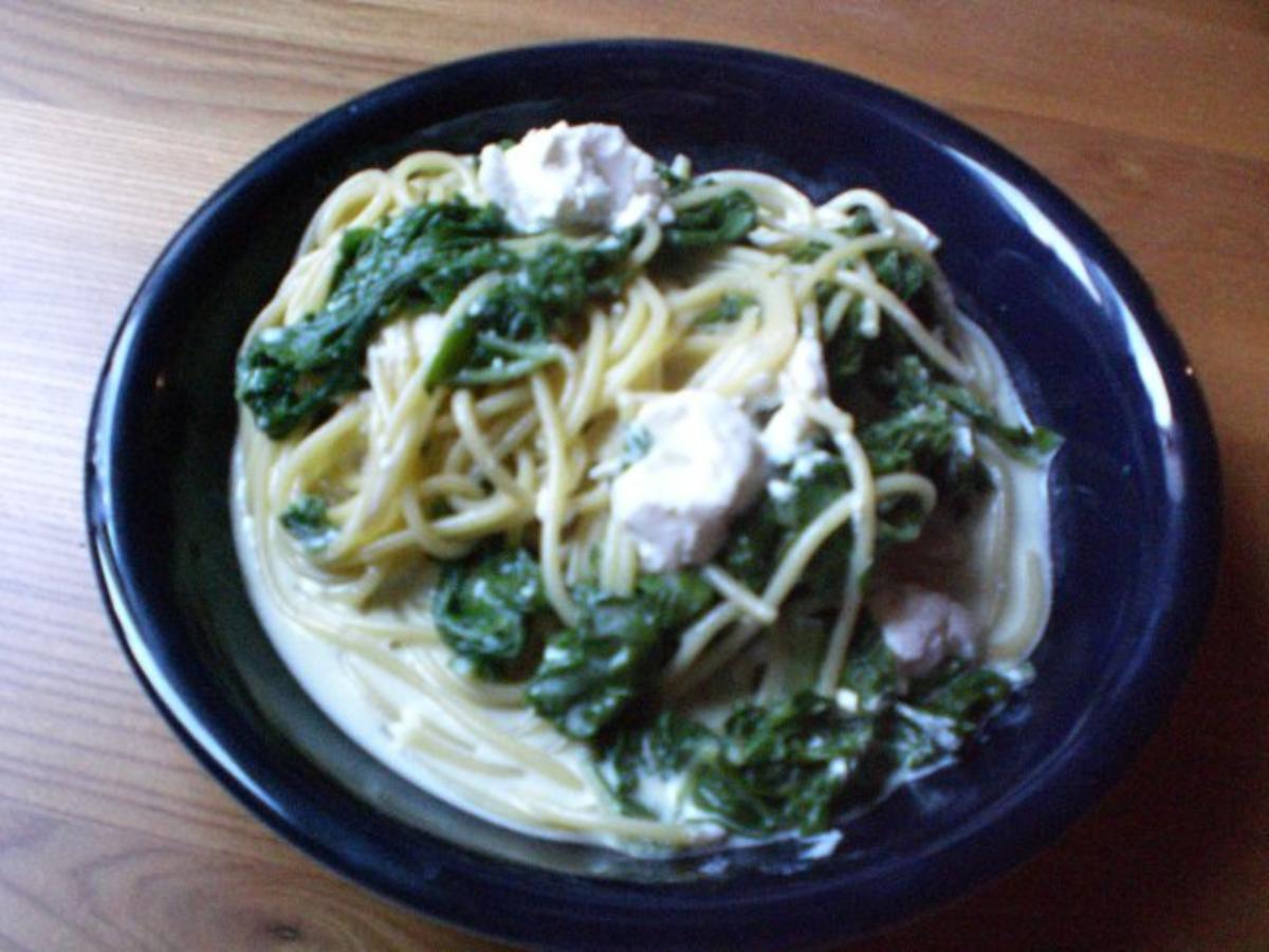 Spaghetti mit Mangold-Knobi-Sahnesoße - Rezept