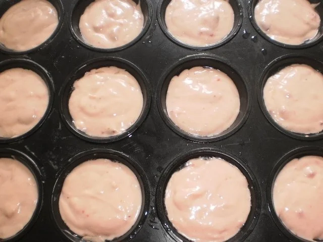 Rezept: Erdbeermuffins mit Sahne Bild Nr. 2 Erdbeermuffins mit Sahne - Rezept - Bild Nr. 2